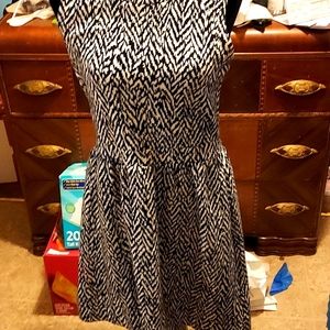 HI-LO medium black and white sleeveless dress